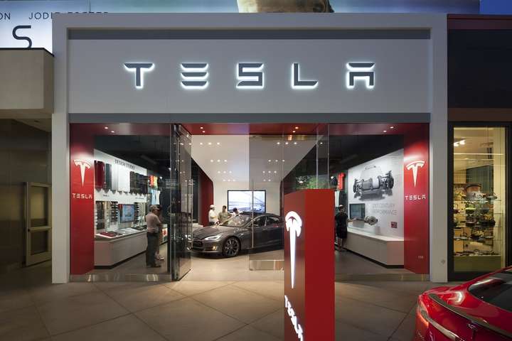 Tesla закроет все розничные магазины, чтобы снизить цену на свои автомобили
