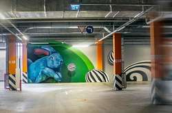 На підземній парковці у Києві з’явився казковий мурал (фото)