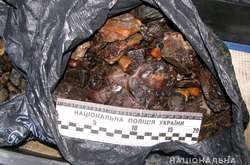 Бурштин поліція вилучила і направила на експертизу