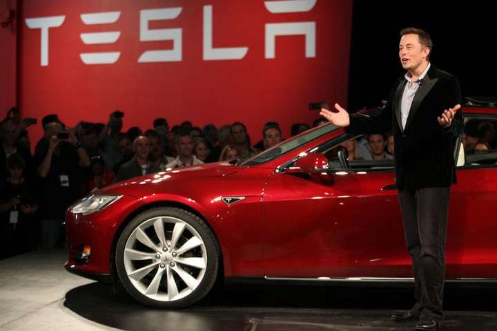 Tesla закриє всі свої магазини: Ілон Маск назвав причину