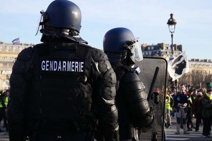 У Парижі затримано 33 учасника руху «жовтих жилетів»