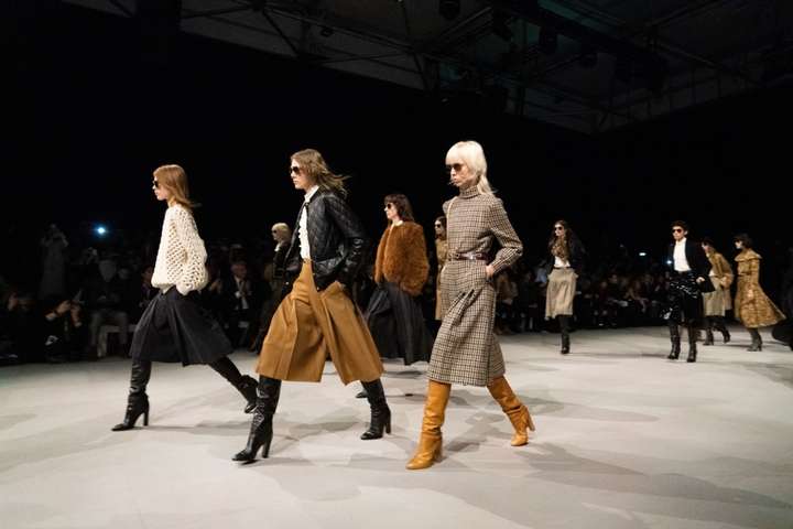 Celine осень-зима 2019/2020: яркие фото с показа