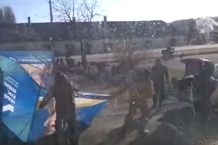 Невідомі нападники демонтували палатку «Батьківщини» у Чернівецькій області