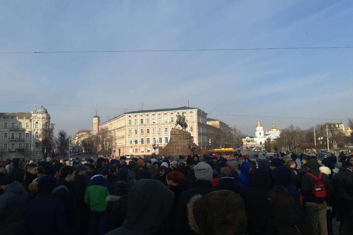 У Києві знову надурили людей, яких покликали на проплачений мітинг