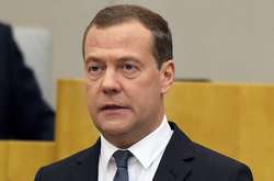 Медведєв вважає, що «якби не Росія», то Порошенку «просто не було б про що говорити з людьми»