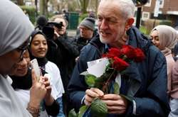 Лідер лейбористів Джеремі Корбін&nbsp;покинув мечеть у супроводі поліцейських