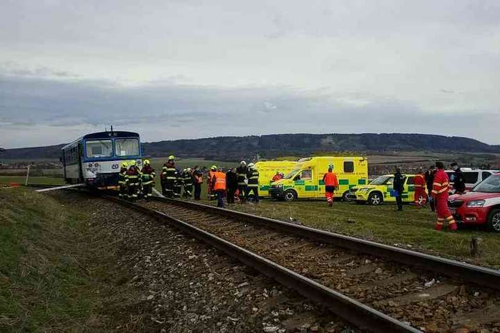 У Чехії пасажирський поїзд врізався у вантажний 
