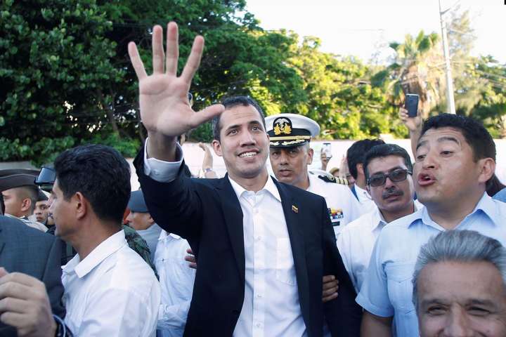 Опозиціонер Гуайдо повернувся до Венесуели попри загрозу арешту