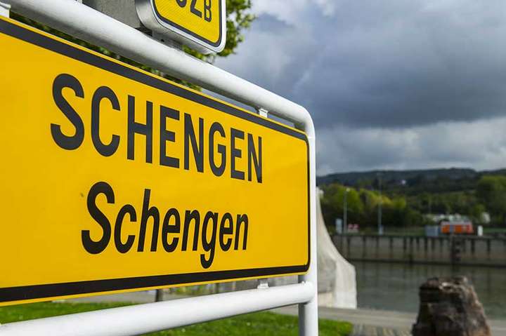 Макрон закликає ЄС переглянути Шенгенську зону