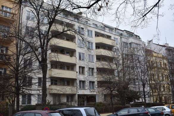 Російське посольство в Празі викрили на махінаціях з квартирами 