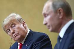  Минулого року під час першого офіційного двостороннього саміту з президентом Росії Трамп провів двогодинне спілкування з Путіним без головних помічників 