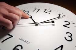 Європарламент відклав відмову від переведення годинників