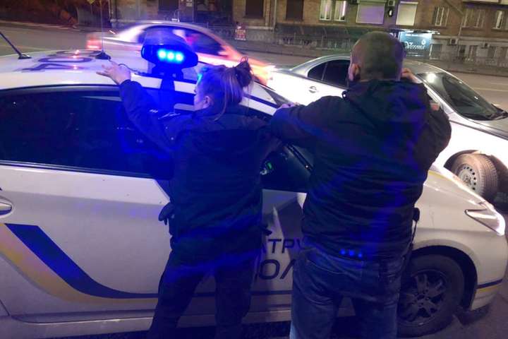 В Киеве на взятке попались двое полицейских  