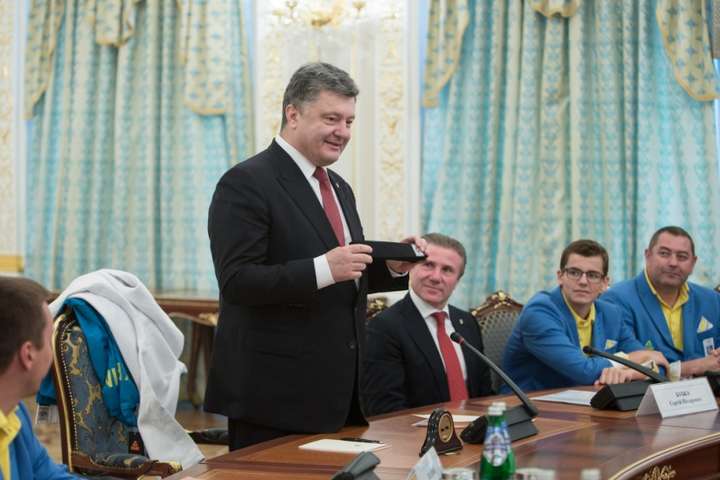 Президент виділив спортсменам те, що вони заробили - Стипендіати президента: Порошенко призначив винагороди для найкращих спортсменів 2019 року. Повний список