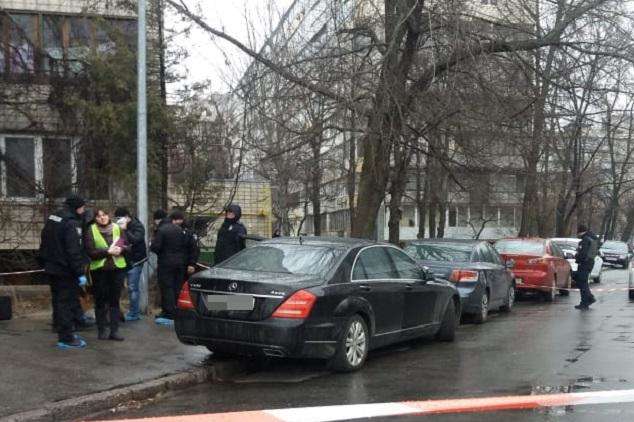 Тіло чоловіка з вогнепальним пораненням голови було виявлено в автомобілі - Вбивство головного свідка у справі «діамантових прокурорів»: поліція розшукує підозрюваного
