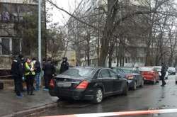 Тіло чоловіка з вогнепальним пораненням голови було виявлено в автомобілі