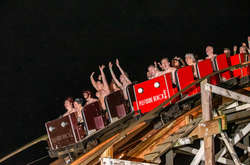 В Британии установлен рекорд по количеству голых людей на американских горках (фото)