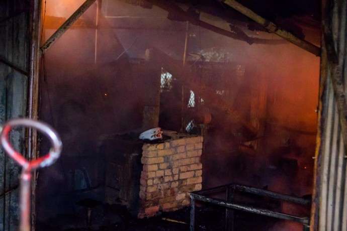 В Зарванцях згорів гараж з автомобілем