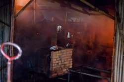 В Зарванцях згорів гараж з автомобілем