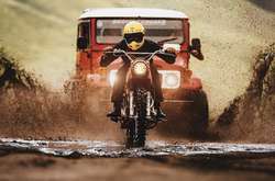 Авто и мотоциклы на фантастических снимках, сделанных фотографом из США