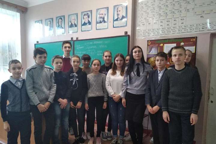 Одеські правоохоронці обговорили зі старшокласниками проблему секстингу