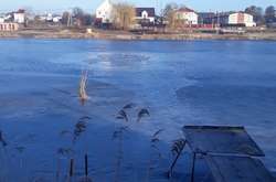 Під Києвом з крижаної пастки на водоймі врятовано трьох чоловіків