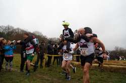 У Великобританії пройшли змагання з перенесення дружин