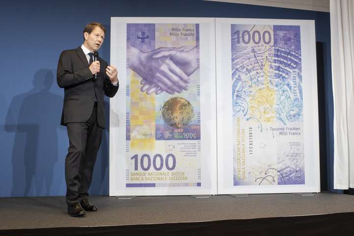 Нацбанк Швейцарии «обновил» свою самую дорогую банкноту номиналом 1000 франков