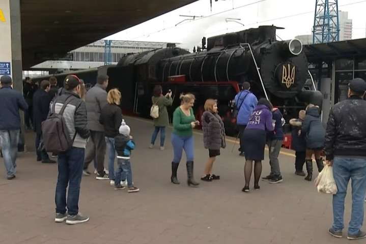 «Укрзалізниця» до 8 березня запустила ретропоїзд