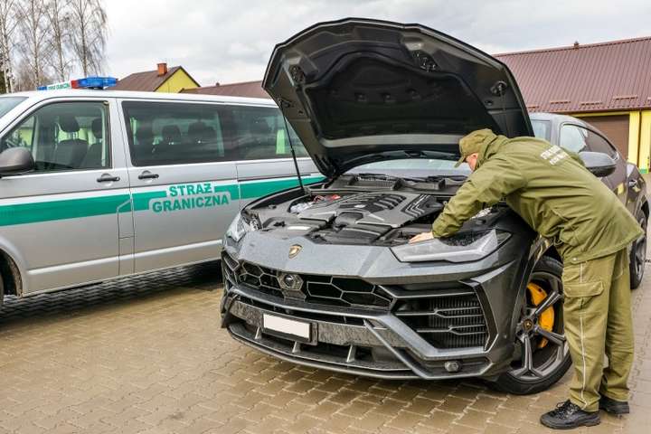 Польські прикордонники не пустили в Україну Lamborghini вартістю 10 млн грн