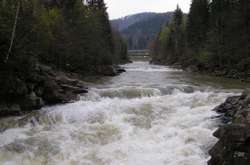 Рятувальники попереджають про значний підйом рівня води на Закарпатті