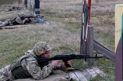  На обстріли противника наші захисники щоразу відповідали адекватним вогнем 
  