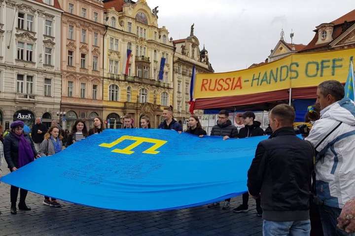 У центрі Праги відбулася акція солідарності з кримськими татарами