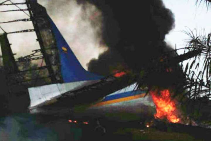 У Колумбії розбився літак із 12 людьми на борту