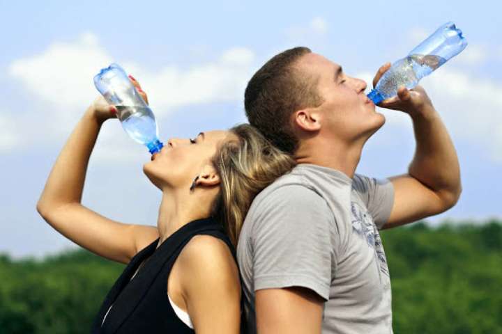 «Ми маємо пити, щойно відчуваємо спрагу»: Супрун розповіла про користь води