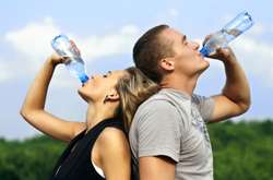 «Ми маємо пити, щойно відчуваємо спрагу»: Супрун розповіла про користь води