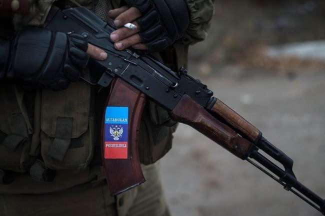 Штаб Об'єднаних сил: на Луганщині бойовик з автоматом «перейшов на сторону добра»