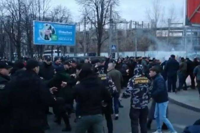 Сутички у Черкасах. Скрін-шот з відео - Події 9 березня: не принюхуйтеся, майданом не пахне