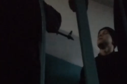 Правоохоронці прийшли додому до очільника Нацкорпусу в Черкасах (відео)