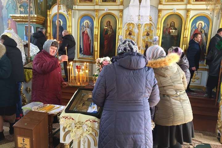 Рівненщина: прихильникам Московської церкви не вдалося захопити храм ПЦУ, але ікони позабирали 