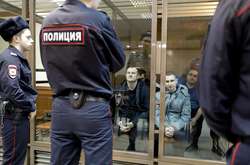 Українські моряки під час судилища в Росії