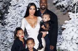 Папарацци засекли Ким Кардашьян с семьей на воскресной службе в Лос-Анджелесе