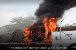 В Венесуэле оппозиционеры случайно подожгли грузовик с гумпомощью
