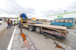 Учасники ДТП перекрили дві смуги проїжджої частини