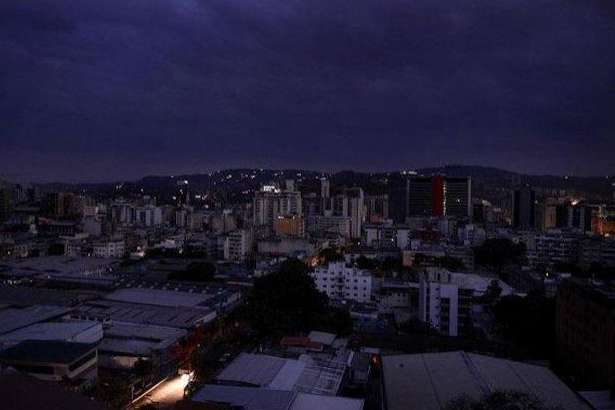 В Венесуэле закрыли школы и предприятия из-за проблем с электричеством