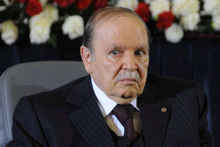 Президент Алжира решил не идти на пятый срок