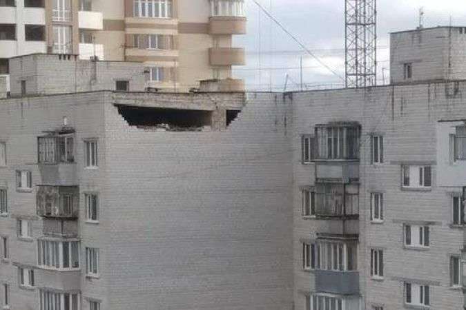 У Борисполі обвалилася частина стіни багатоповерхівки