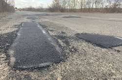 Залатані ями виступають від рівня дороги на 1-1,5 сантиметра, - журналіст