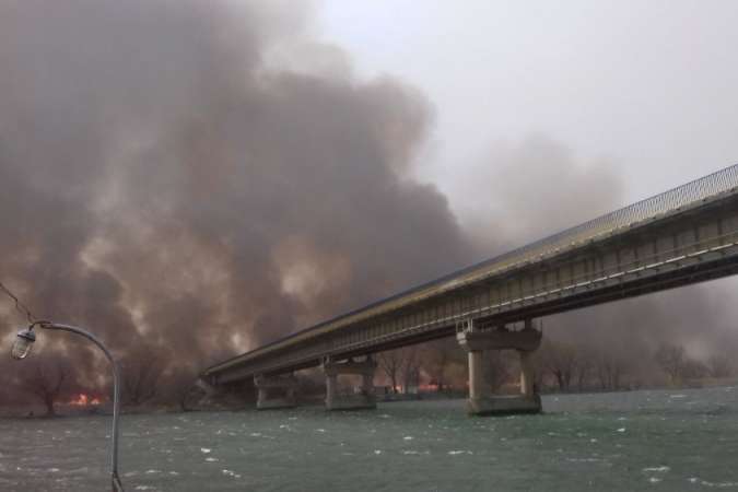 Масштабну пожежу в річкових плавнях вдалося загасити лише через добу