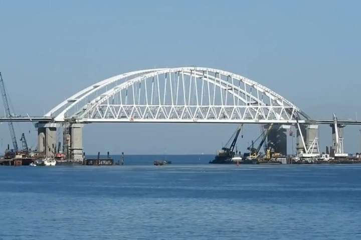 Окупанти випустили монету із Кримським мостом